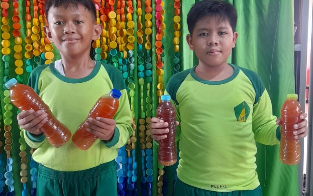 Panen Eco-Enzyme, Ubah Sampah Organik Jadi Cairan Multiguna